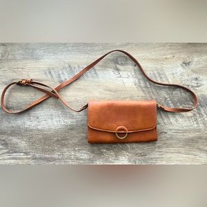Universal Thread Crossbody